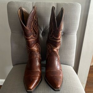 Ariat Women’s cowboy boots like new